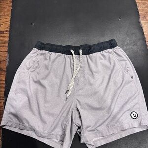 Vuori Kore Lined Short - Light Grey - Size XL